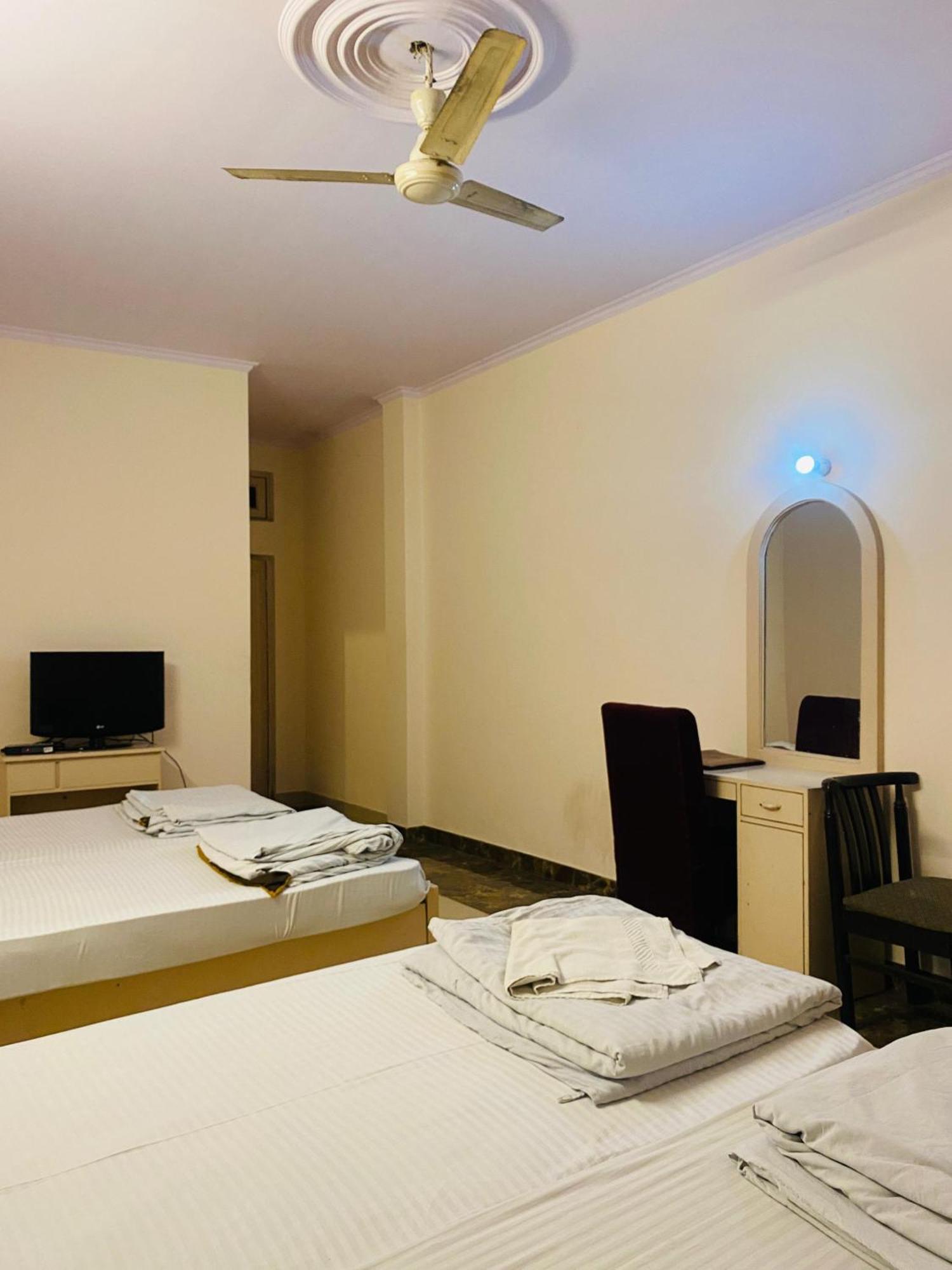 Hotel Mayur Deluxe Meerut Extérieur photo
